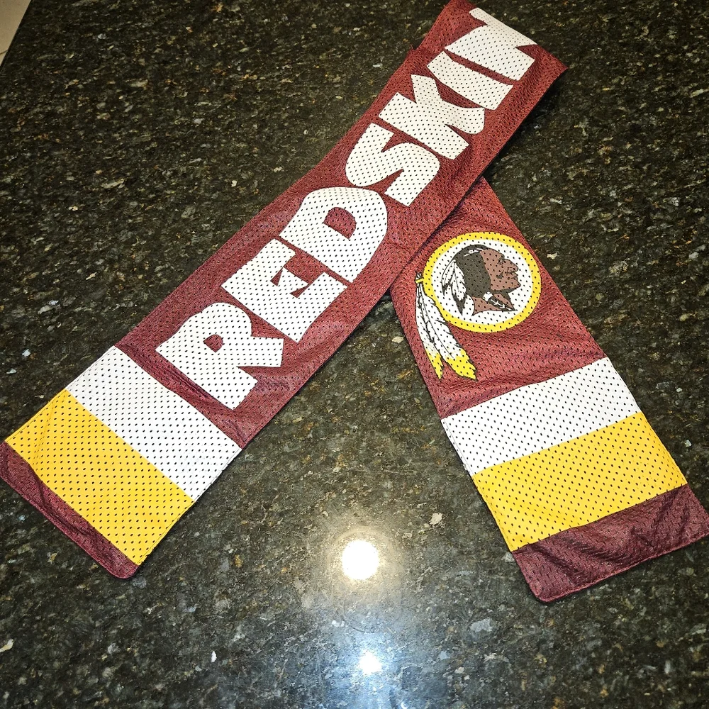 RETIRED - Washington Redskins Football Team Scarf. Official NFL Product.